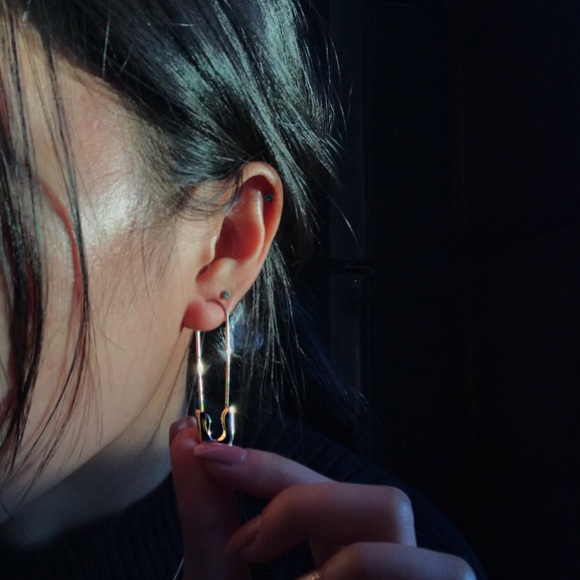 SOLD PIN EARRINGS - GOLD - Picture 4 of 4